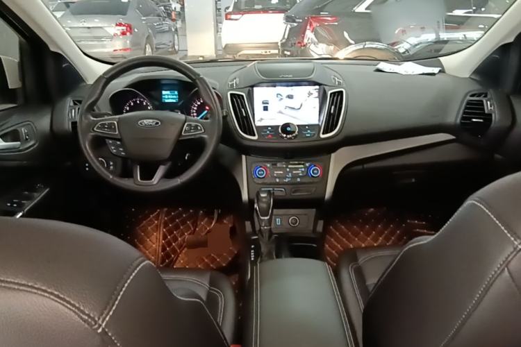 Used Ford Kuga 2019 EcoBoost 180 Two-Wheel-Drive Platinum Edition China VI Standard Center Console