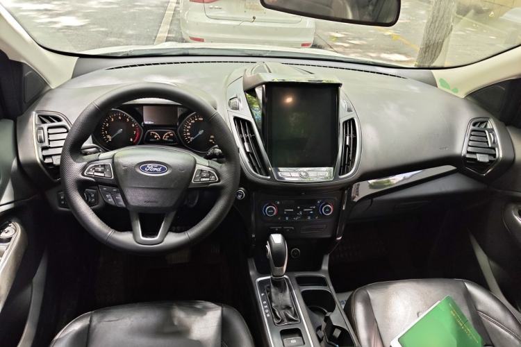 Used Ford Kuga 2019 EcoBoost 180 Two-Wheel-Drive Titanium Plus Model China VI Standard Center Console