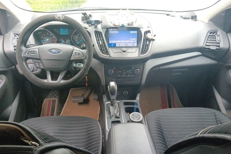 Used Ford Kuga 2019 EcoBoost 180 Two-Wheel-Drive Platinum Edition China VI Standard Center Console