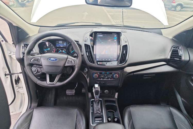 Used Ford Kuga 2019 EcoBoost 180 Two-Wheel-Drive Titanium Plus Model China V Standard Center Console