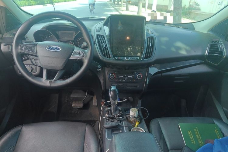 Used Ford Kuga 2019 EcoBoost 180 Two-Wheel-Drive Titanium Plus Model China V Standard Center Console