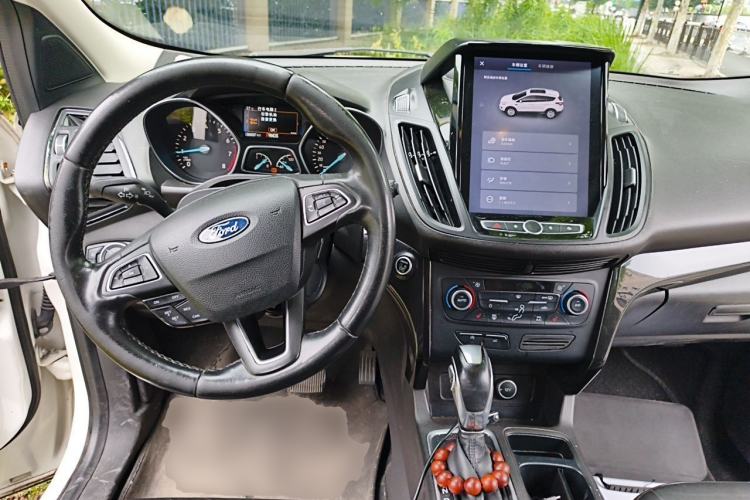 Used Ford Kuga 2019 EcoBoost 180 Two-Wheel-Drive Titanium Plus Model China V Standard Center Console