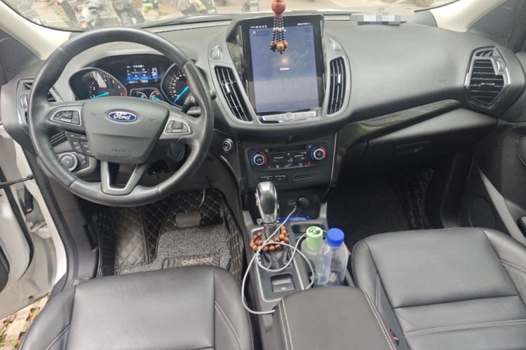 Used Ford Kuga 2019 EcoBoost 180 Two-Wheel-Drive Titanium Plus Model China VI Standard Center Console