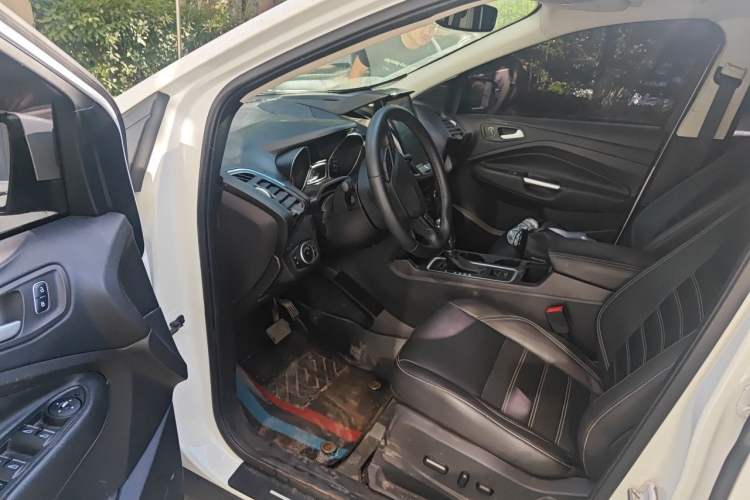 Used Ford Kuga 2019 EcoBoost 180 Two-Wheel-Drive Titanium Plus Model China VI Standard Driver Seat