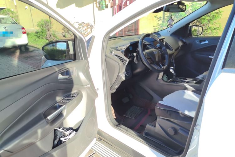 Used Ford Kuga 2019 EcoBoost 180 Two-Wheel-Drive Platinum Edition China VI Standard Driver Seat