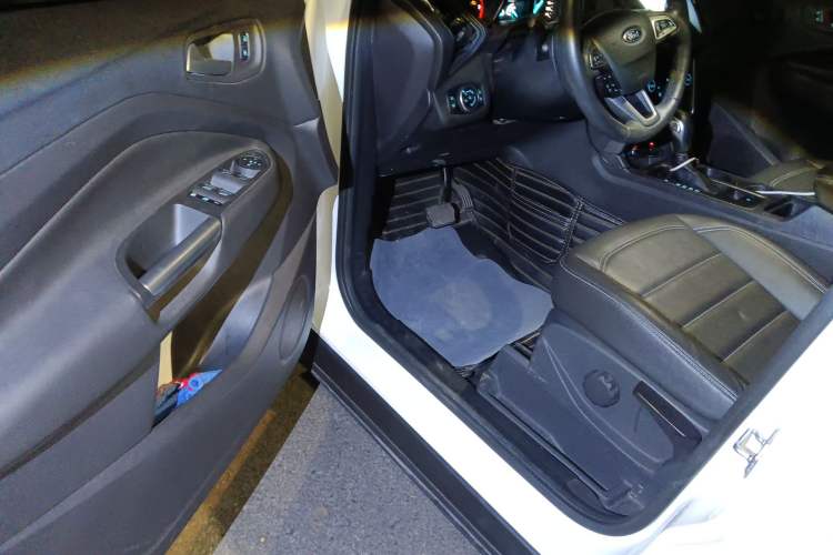 Used Ford Kuga 2019 EcoBoost 180 Two-Wheel-Drive Platinum Edition China VI Standard Driver Seat
