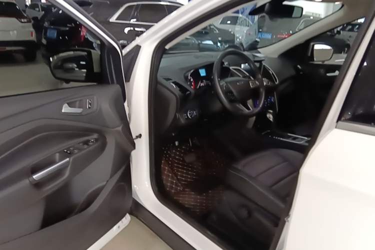 Used Ford Kuga 2019 EcoBoost 180 Two-Wheel-Drive Platinum Edition China VI Standard Driver Seat