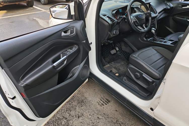 Used Ford Kuga 2019 EcoBoost 180 Two-Wheel-Drive Platinum Edition China VI Standard Driver Seat
