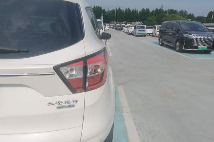 Used Ford Kuga 2019 EcoBoost 180 Two-Wheel-Drive Titanium Plus Model China VI Standard Exterior 3