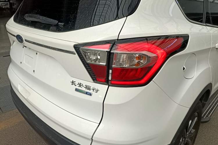 Used Ford Kuga 2019 EcoBoost 180 Two-Wheel-Drive Platinum Edition China VI Standard Exterior 3