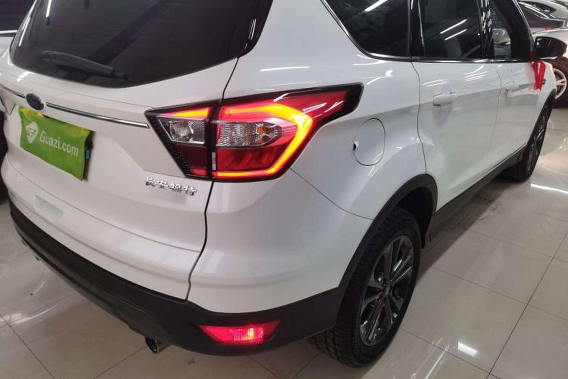 Used Ford Kuga 2019 EcoBoost 180 Two-Wheel-Drive Platinum Edition China VI Standard Exterior 3