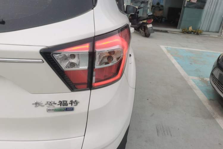 Used Ford Kuga 2019 EcoBoost 180 Two-Wheel-Drive Titanium Plus Model China VI Standard Exterior 3
