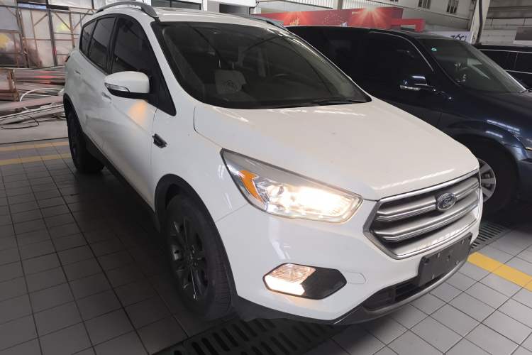 Used Ford Kuga 2019 EcoBoost 180 Two-Wheel-Drive Platinum Edition China VI Standard Front Right 45 Deg