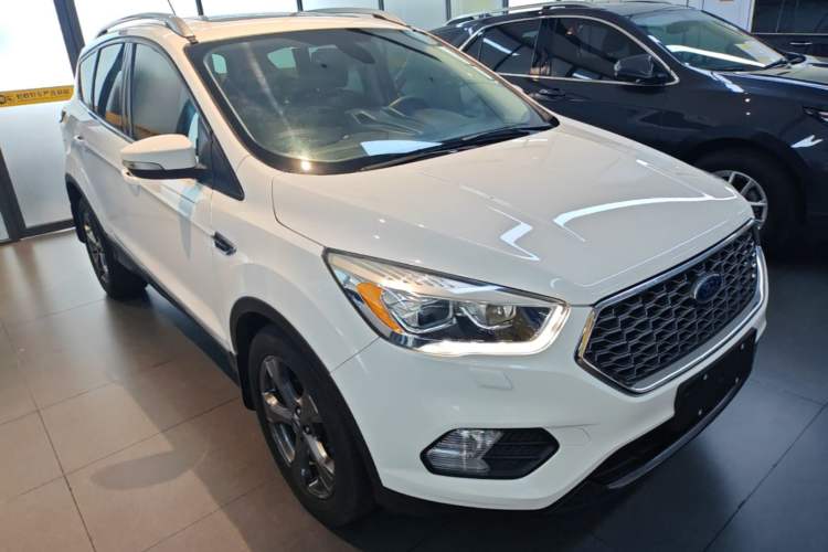 Used Ford Kuga 2019 EcoBoost 180 Two-Wheel-Drive Titanium Plus Model China VI Standard Front Right 45 Deg
