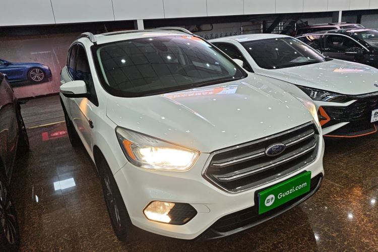 Used Ford Kuga 2019 EcoBoost 180 Two-Wheel-Drive Platinum Edition China VI Standard Front Right 45 Deg
