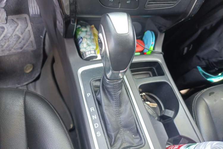 Used Ford Kuga 2019 EcoBoost 180 Two-Wheel-Drive Titanium Plus Model China V Standard Gear Lever