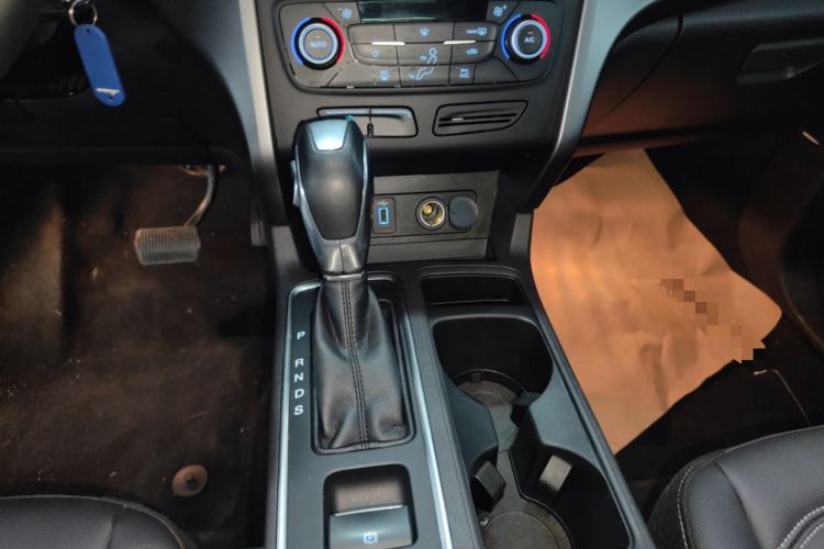 Used Ford Kuga 2019 EcoBoost 180 Two-Wheel-Drive Platinum Edition China VI Standard Gear Lever