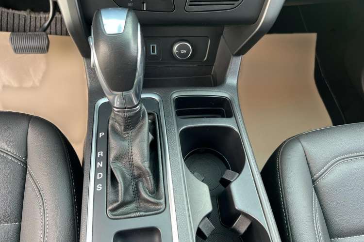Used Ford Kuga 2019 EcoBoost 180 Two-Wheel-Drive Platinum Edition China VI Standard Gear Lever