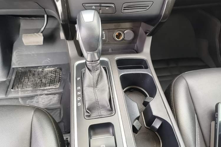 Used Ford Kuga 2019 EcoBoost 180 Two-Wheel-Drive Titanium Plus Model China V Standard Gear Lever