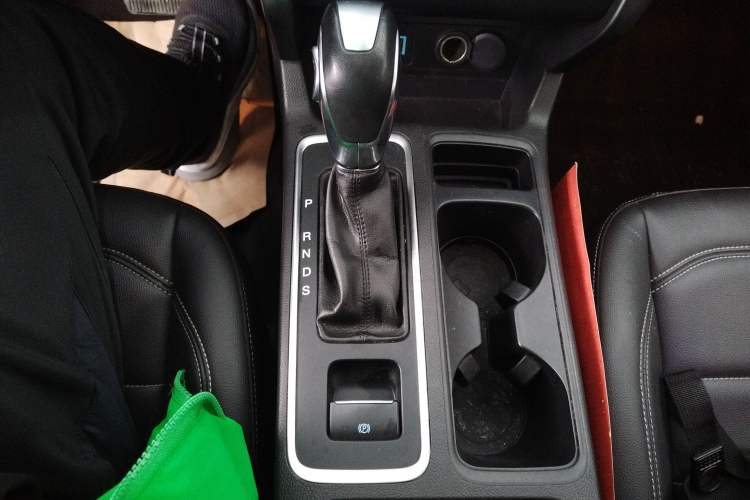 Used Ford Kuga 2019 EcoBoost 180 Two-Wheel-Drive Platinum Edition China VI Standard Gear Lever