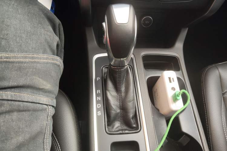 Used Ford Kuga 2019 EcoBoost 180 Two-Wheel-Drive Platinum Edition China VI Standard Gear Lever