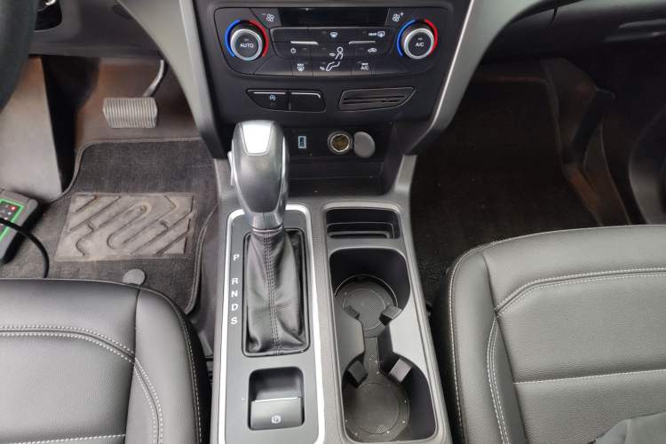 Used Ford Kuga 2019 EcoBoost 180 Two-Wheel-Drive Platinum Edition China VI Standard Gear Lever