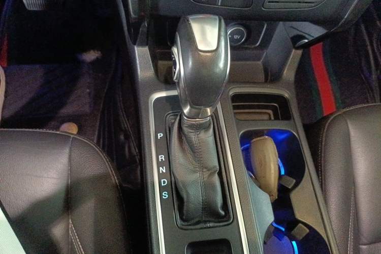 Used Ford Kuga 2019 EcoBoost 180 Two-Wheel-Drive Titanium Plus Model China VI Standard Gear Lever
