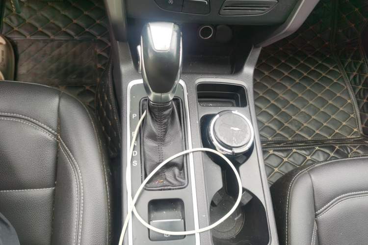 Used Ford Kuga 2019 EcoBoost 180 Two-Wheel-Drive Platinum Edition China VI Standard Gear Lever