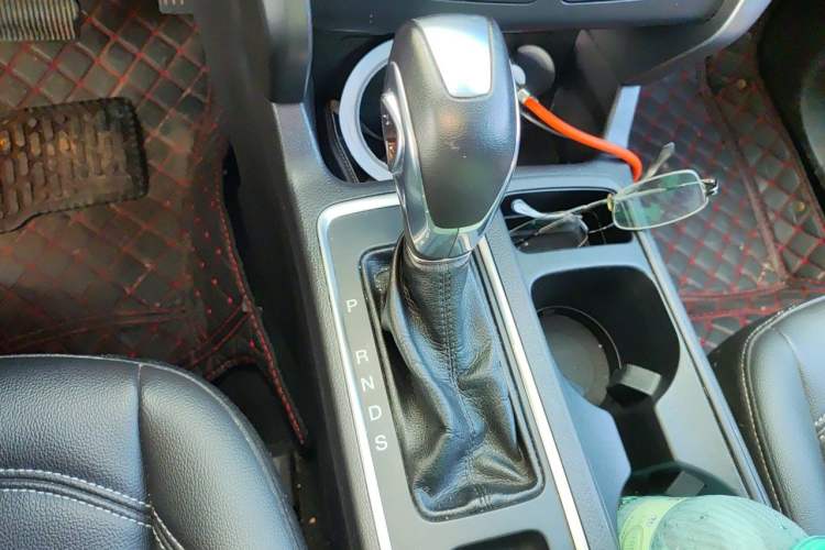 Used Ford Kuga 2019 EcoBoost 180 Two-Wheel-Drive Platinum Edition China VI Standard Gear Lever