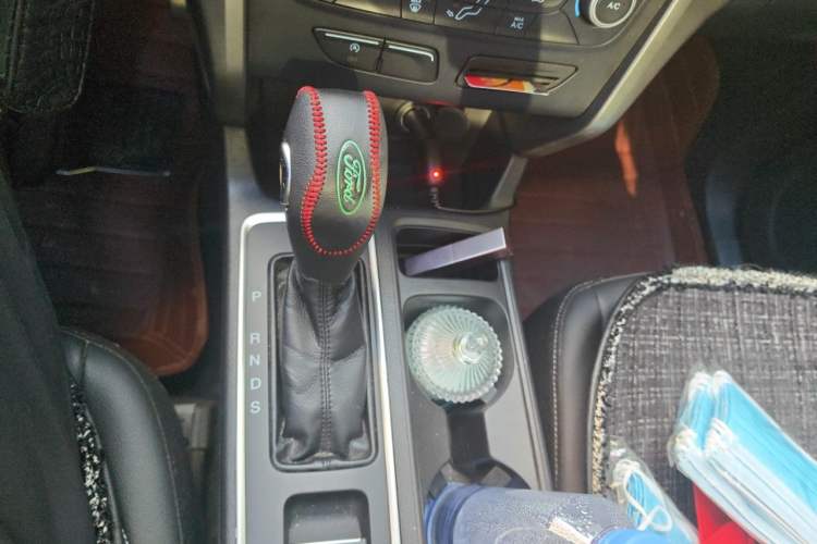 Used Ford Kuga 2019 EcoBoost 180 Two-Wheel-Drive Platinum Edition China VI Standard Gear Lever