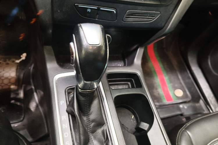 Used Ford Kuga 2019 EcoBoost 180 Two-Wheel-Drive Platinum Edition China VI Standard Gear Lever