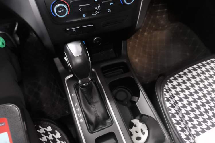 Used Ford Kuga 2019 EcoBoost 180 Two-Wheel-Drive Platinum Edition China VI Standard Gear Lever