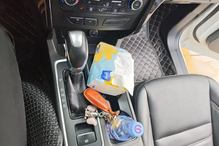 Used Ford Kuga 2019 EcoBoost 180 Two-Wheel-Drive Titanium Plus Model China V Standard Gear Lever