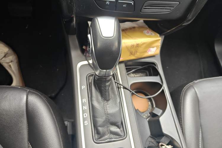Used Ford Kuga 2019 EcoBoost 180 Two-Wheel-Drive Titanium Plus Model China V Standard Gear Lever