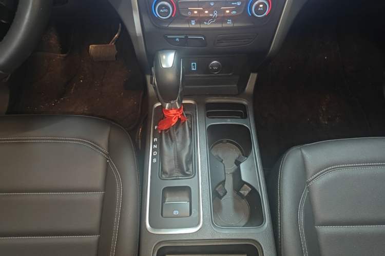 Used Ford Kuga 2019 EcoBoost 180 Two-Wheel-Drive Platinum Edition China VI Standard Gear Lever
