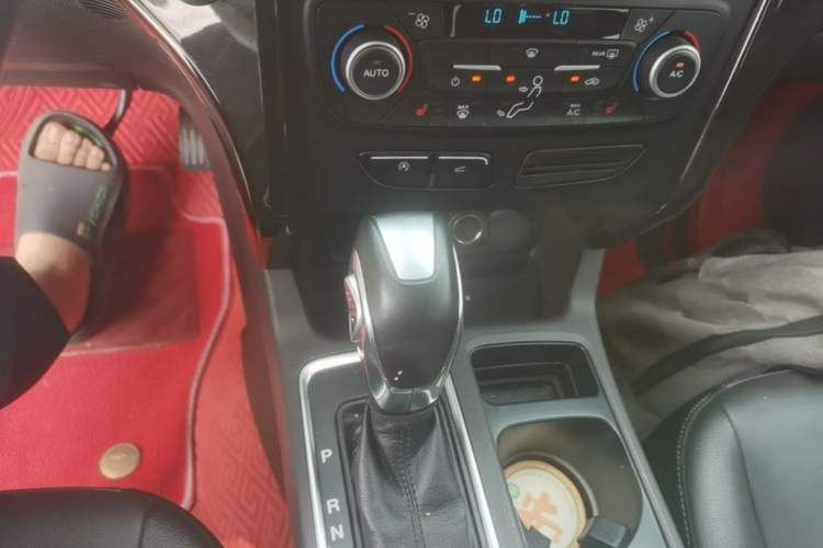 Used Ford Kuga 2019 EcoBoost 180 Two-Wheel-Drive Titanium Plus Model China VI Standard Gear Lever