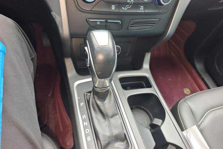 Used Ford Kuga 2019 EcoBoost 180 Two-Wheel-Drive Platinum Edition China VI Standard Gear Lever