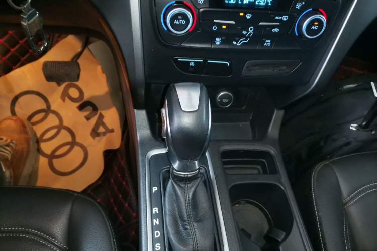 Used Ford Kuga 2019 EcoBoost 180 Two-Wheel-Drive Platinum Edition China VI Standard Gear Lever
