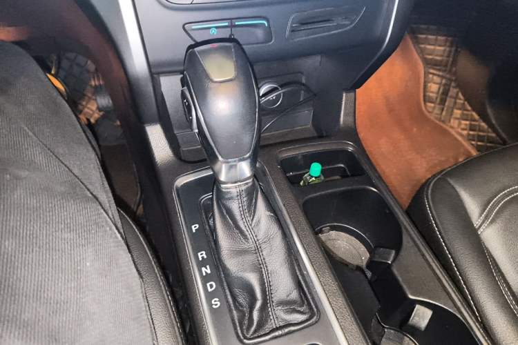 Used Ford Kuga 2019 EcoBoost 180 Two-Wheel-Drive Platinum Edition China VI Standard Gear Lever