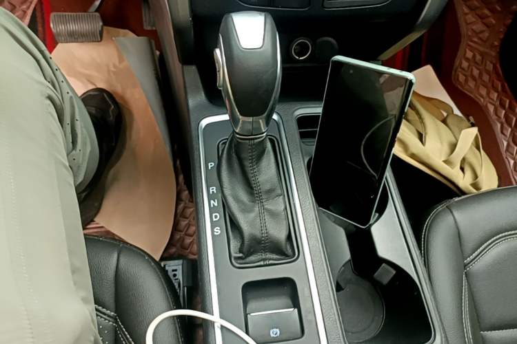 Used Ford Kuga 2019 EcoBoost 180 Two-Wheel-Drive Platinum Edition China VI Standard Gear Lever
