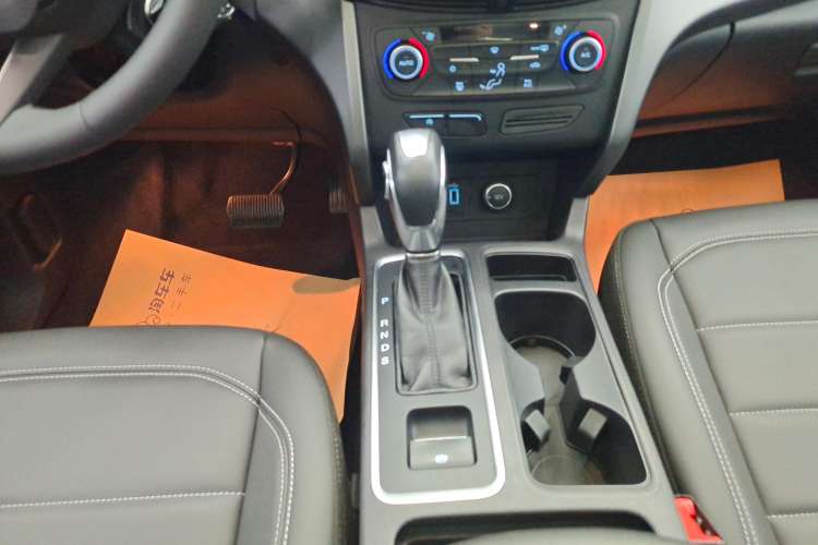 Used Ford Kuga 2019 EcoBoost 180 Two-Wheel-Drive Platinum Edition China VI Standard Gear Lever