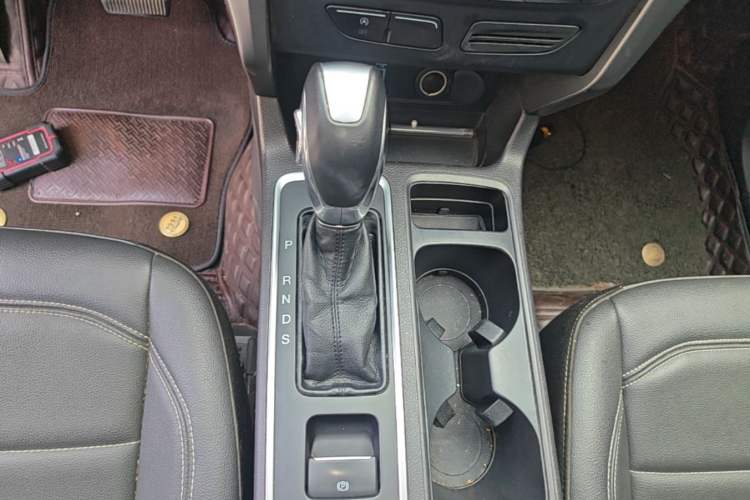 Used Ford Kuga 2019 EcoBoost 180 Two-Wheel-Drive Platinum Edition China VI Standard Gear Lever