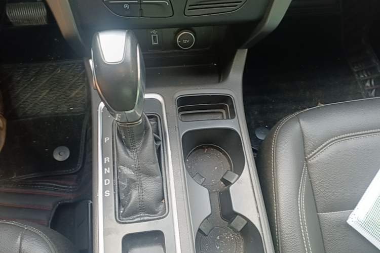 Used Ford Kuga 2019 EcoBoost 180 Two-Wheel-Drive Platinum Edition China VI Standard Gear Lever