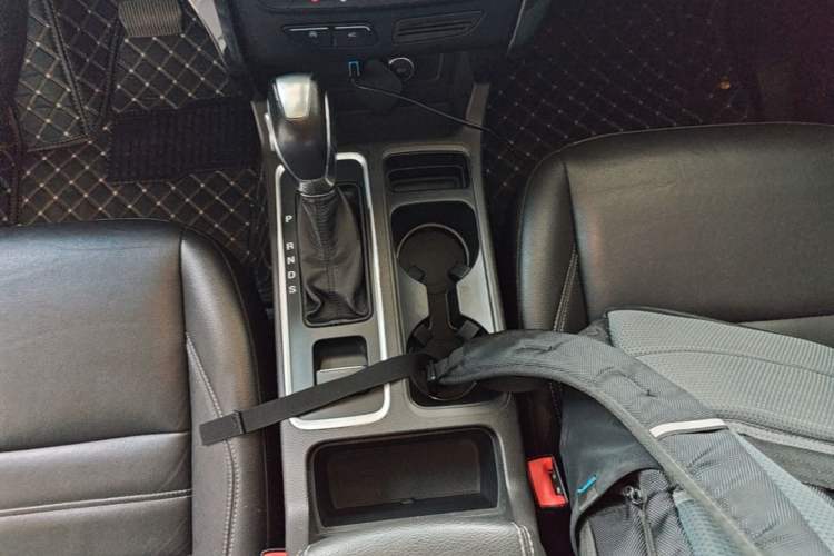 Used Ford Kuga 2019 EcoBoost 180 Two-Wheel-Drive Titanium Plus Model China V Standard Gear Lever