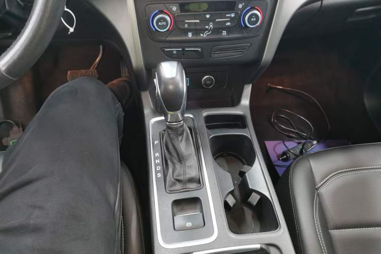 Used Ford Kuga 2019 EcoBoost 180 Two-Wheel-Drive Platinum Edition China VI Standard Gear Lever
