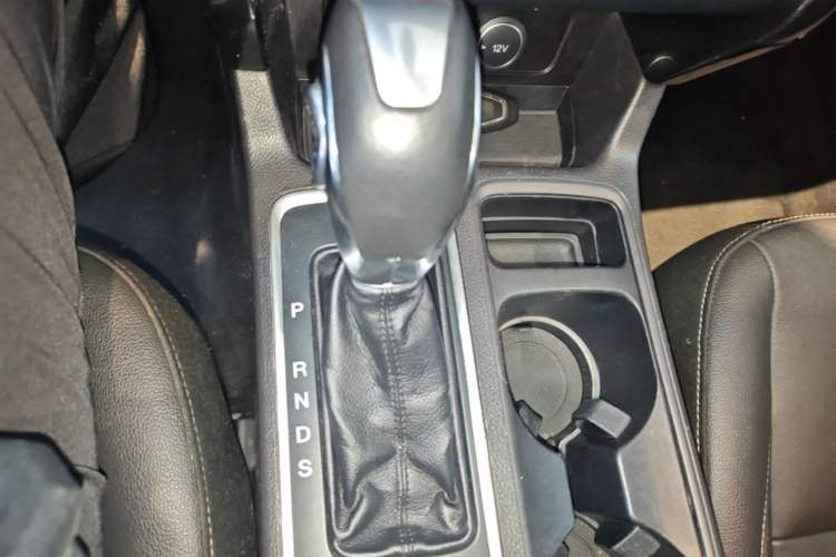 Used Ford Kuga 2019 EcoBoost 180 Two-Wheel-Drive Titanium Plus Model China VI Standard Gear Lever