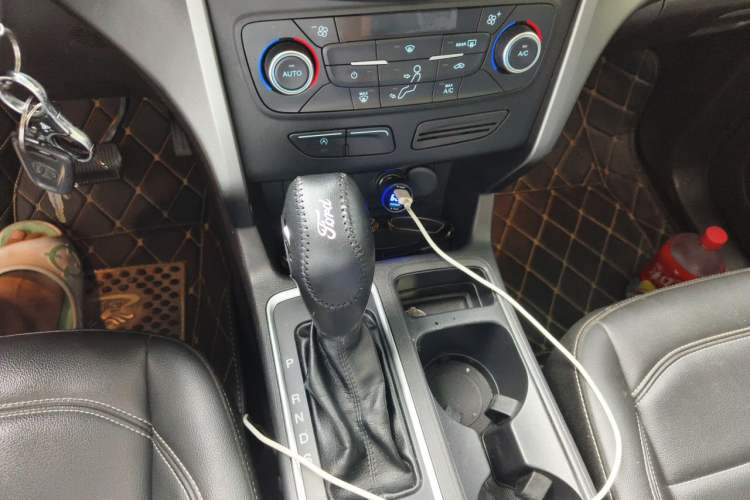 Used Ford Kuga 2019 EcoBoost 180 Two-Wheel-Drive Platinum Edition China VI Standard Gear Lever