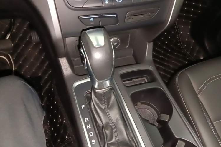Used Ford Kuga 2019 EcoBoost 180 Two-Wheel-Drive Platinum Edition China VI Standard Gear Lever