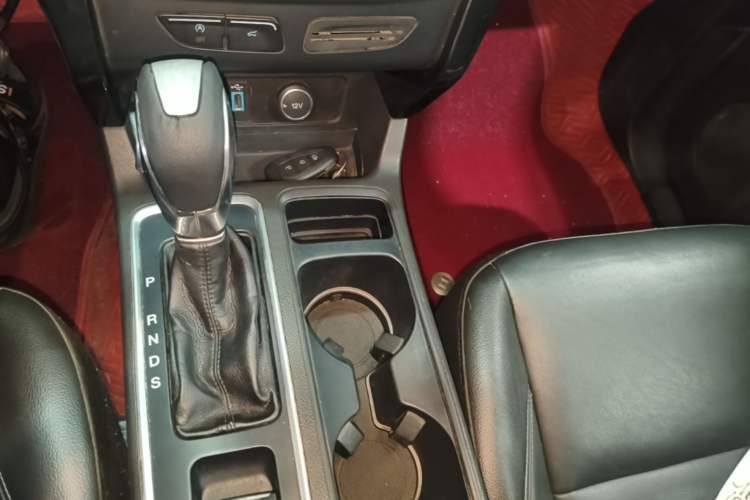Used Ford Kuga 2019 EcoBoost 180 Two-Wheel-Drive Titanium Plus Model China V Standard Gear Lever