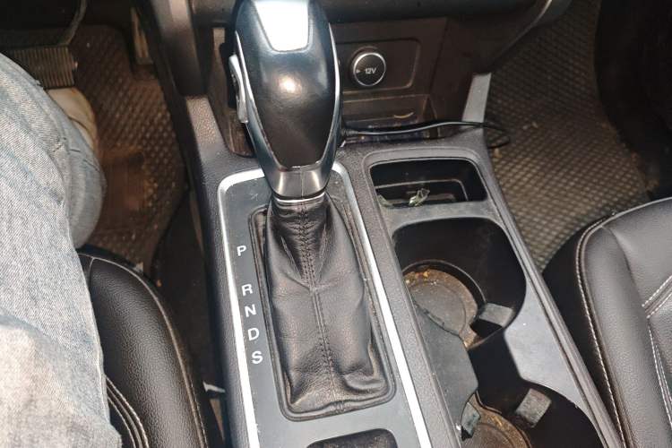 Used Ford Kuga 2019 EcoBoost 180 Two-Wheel-Drive Platinum Edition China VI Standard Gear Lever